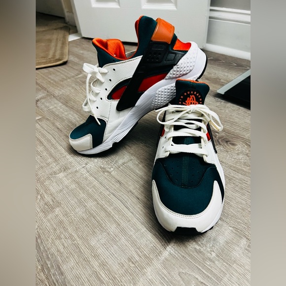 💥SOLD💥 MIAMI DOLPHIN NIKE HUARACHE - Picture 4 of 9